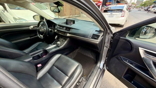 2014 CT200h full premium