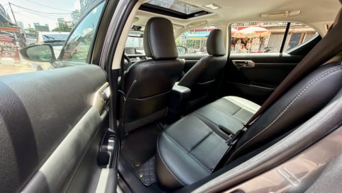 2014 CT200h full premium