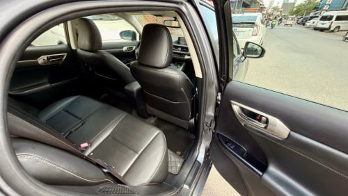2014 CT200h full premium