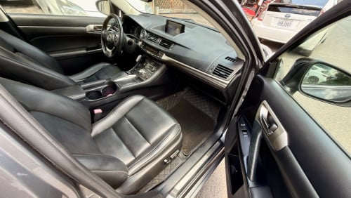 2014 CT200h full premium