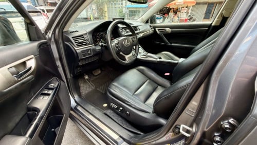 2014 CT200h full premium