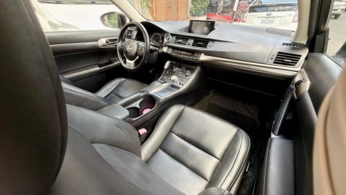 2014 CT200h full premium