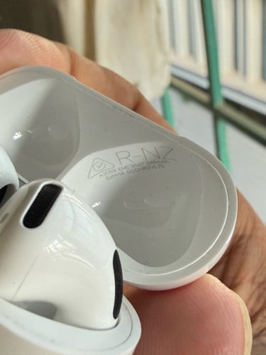 AirPods 4 ANC