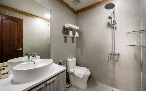 Apartment មានគ្រឿងសង្ហារឹមពេញលេញ នៅBKK2 ទំហំ100m2 តំលៃ1000$-1200$/per month