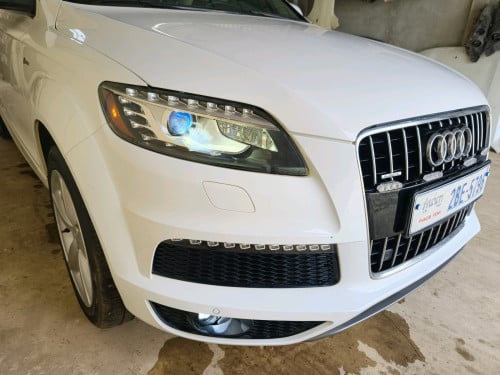 Audi Q7 full options ម៉ាស៊ីនសាំង ឆ្នាំ 2011