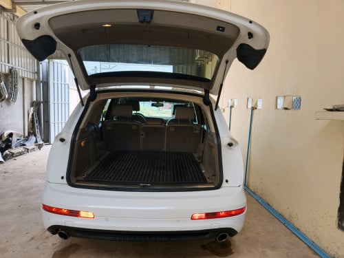 Audi Q7 full options ម៉ាស៊ីនសាំង ឆ្នាំ 2011