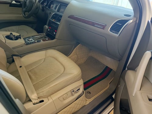 Audi Q7 full options ម៉ាស៊ីនសាំង ឆ្នាំ 2011