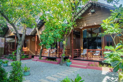 Beautiful 13 Bedroom Bungalows for Rent in Siem Reap – Svaydonkum(POOL)