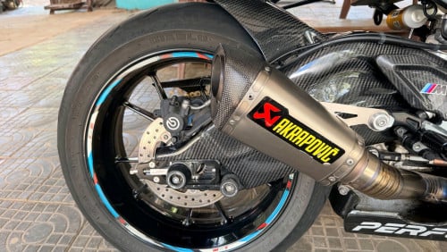 BMW s1000rr Full Carbon តម្លៃ៖ $11,800 (អាចចរចាបាន)