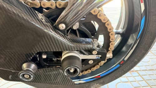 BMW s1000rr Full Carbon តម្លៃ៖ $11,800 (អាចចរចាបាន)