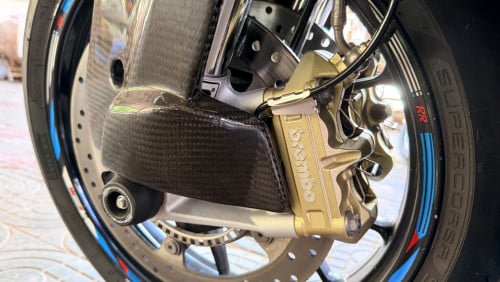 BMW s1000rr Full Carbon តម្លៃ៖ $11,800 (អាចចរចាបាន)