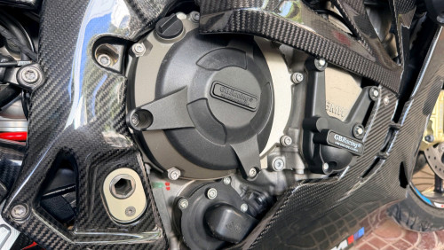 BMW s1000rr Full Carbon តម្លៃ៖ $11,800 (អាចចរចាបាន)