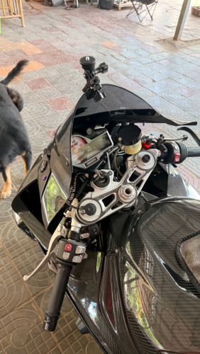 BMW s1000rr Full Carbon តម្លៃ៖ $11,800 (អាចចរចាបាន)
