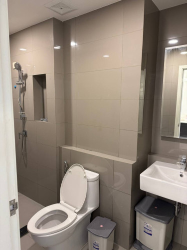 Condo parkland for rent good price