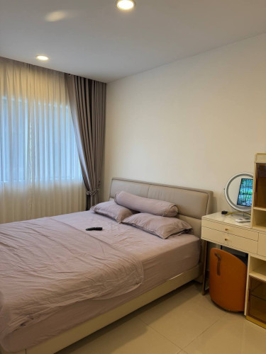 Condo parkland for rent good price
