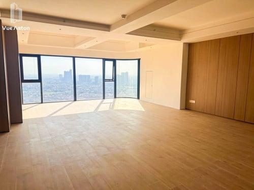 Duplex 4 bedroom facing city and river
