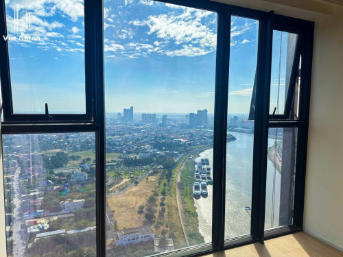 Duplex 4 bedroom facing city and river