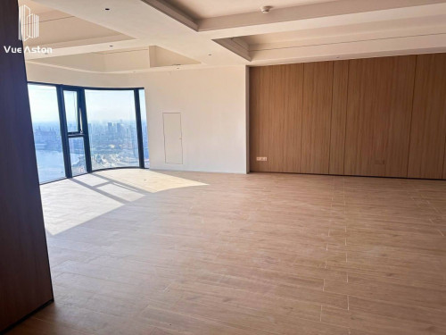 Duplex 4 bedroom facing city and river