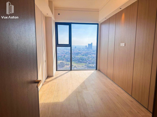 Duplex 4 bedroom facing city and river