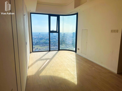 Duplex 4 bedroom facing city and river