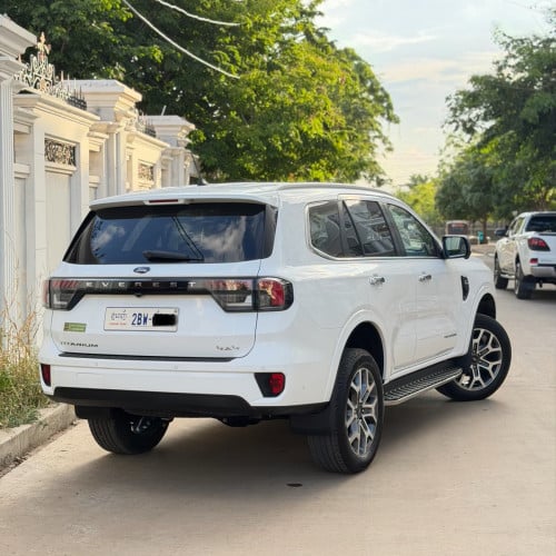 Ford Everest 023 titanium