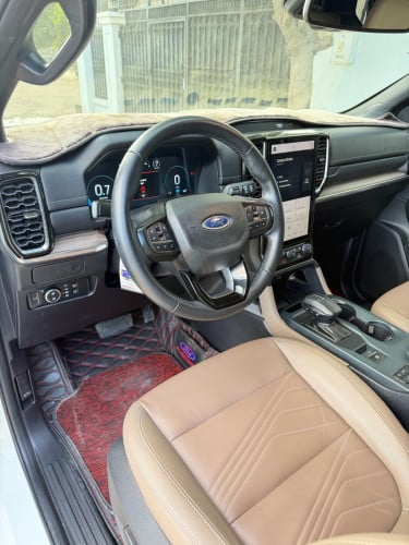 Ford Everest 023 titanium