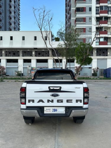 Ford Ranger XLT 2022 ម៉ាស៊ីន3.2 ពណ៌ស អត់បាញ់