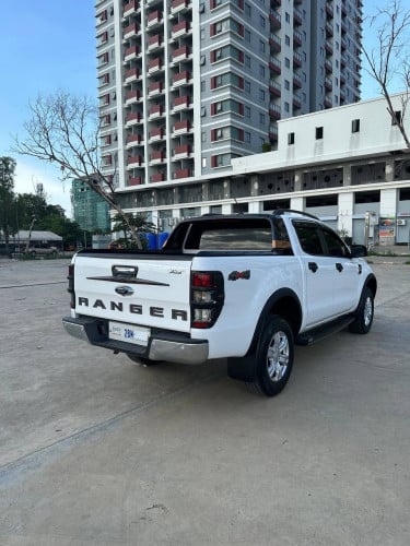 Ford Ranger XLT 2022 ម៉ាស៊ីន3.2 ពណ៌ស អត់បាញ់
