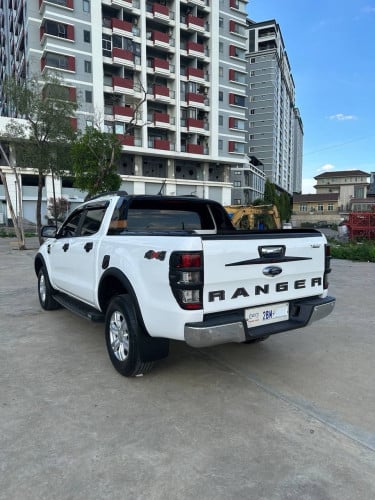 Ford Ranger XLT 2022 ម៉ាស៊ីន3.2 ពណ៌ស អត់បាញ់