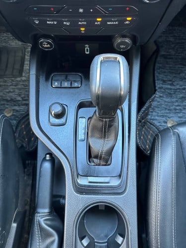 Ford Ranger XLT 2022 ម៉ាស៊ីន3.2 ពណ៌ស អត់បាញ់