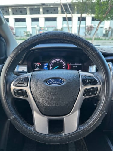 Ford Ranger XLT 2022 ម៉ាស៊ីន3.2 ពណ៌ស អត់បាញ់