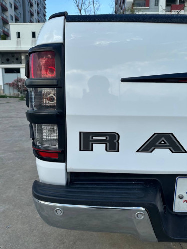 Ford Ranger XLT 2022 ម៉ាស៊ីន3.2 ពណ៌ស អត់បាញ់