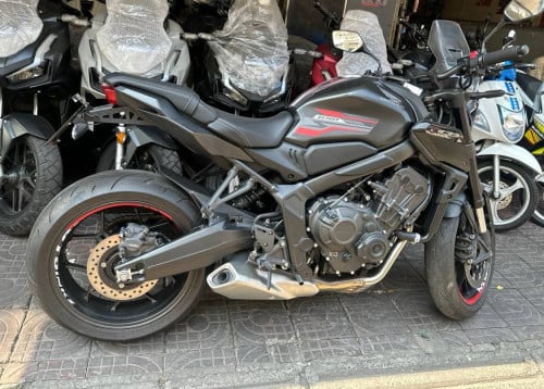 Honda CB650R 2024 មួយទឹក ស្លាកលេខ នៅខ្ចីស្អាត