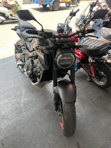 Honda CB650R 2024 មួយទឹក ស្លាកលេខ នៅខ្ចីស្អាត