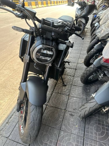 Honda CB650R 2024 មួយទឹក ស្លាកលេខ នៅខ្ចីស្អាត