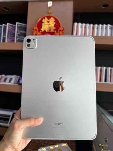 iPad M4 256g sim+wifi 839$