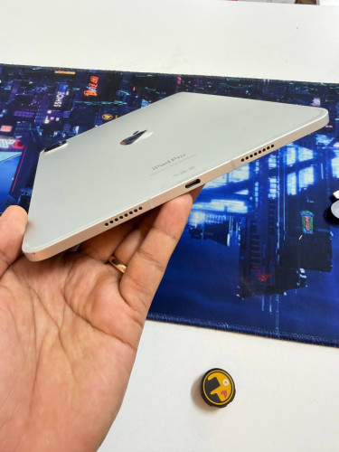 IpadproM2 11inch Code: J/A Storage: 128GB sim+wifi Battery: 🔋 93%Condition: 98.99%Price: 600$   ✅