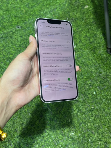 iPhone 13 ពណ៌ផ្កាឈូក 🍏 LLA 128GB  Battery 87% 🔋 តួស្អាត 99% សំណុំហ្សីន អត់ជាប់អី