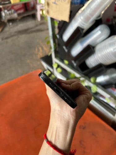iPhone 15 Pro sim2