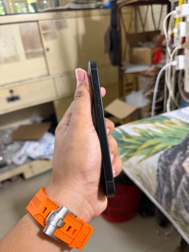 iPhone 16 pro 128G សំណុំសុីនណែន 570$