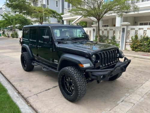 Jeep WRANGLER 2018 SportS 2018 ពណ៍ខ្មៅ ក្រដាស់ពន្ធ ឡានស្អាត់អត់បុកប៉ះ