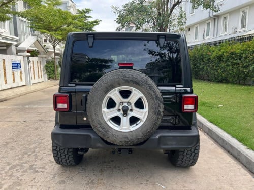 Jeep WRANGLER 2018 SportS 2018 ពណ៍ខ្មៅ ក្រដាស់ពន្ធ ឡានស្អាត់អត់បុកប៉ះ