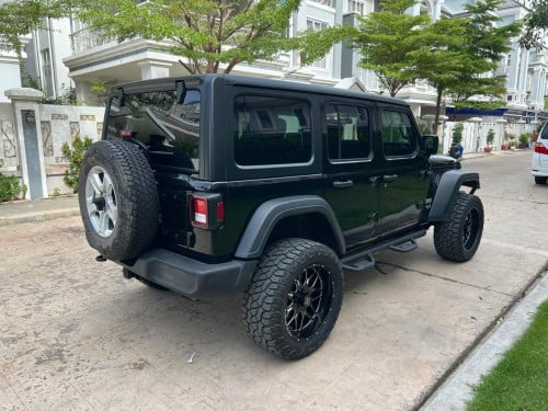 Jeep WRANGLER 2018 SportS 2018 ពណ៍ខ្មៅ ក្រដាស់ពន្ធ ឡានស្អាត់អត់បុកប៉ះ