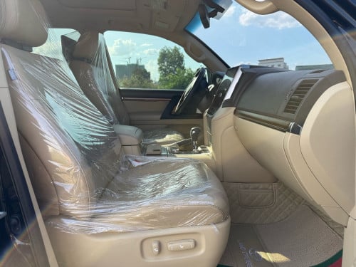 Land Cruiser GXR V6 2017