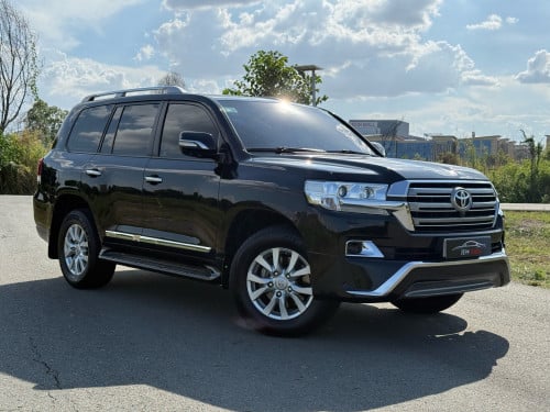 Land Cruiser GXR V6 2017