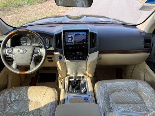 Land Cruiser GXR V6 2017