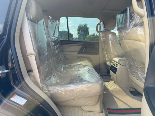 Land Cruiser GXR V6 2017