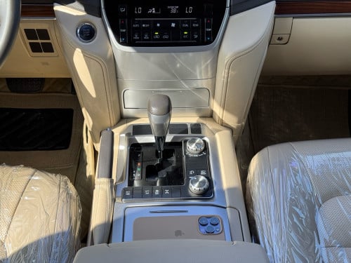 Land Cruiser GXR V6 2017