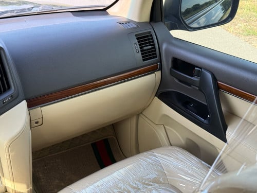Land Cruiser GXR V6 2017