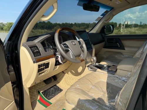 Land Cruiser GXR V6 2017